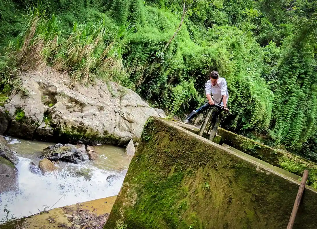 dia de la tierra 2026 En la localidad Palmor, en el Caribe de Colombia, existe una pequeña hidroeléctrica que brinda energía a toda la población. Foto: cortesía Transforma.